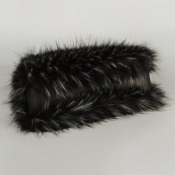 Black And White Glamorous Women's faux fur oversized bag - Picture 3 of 7